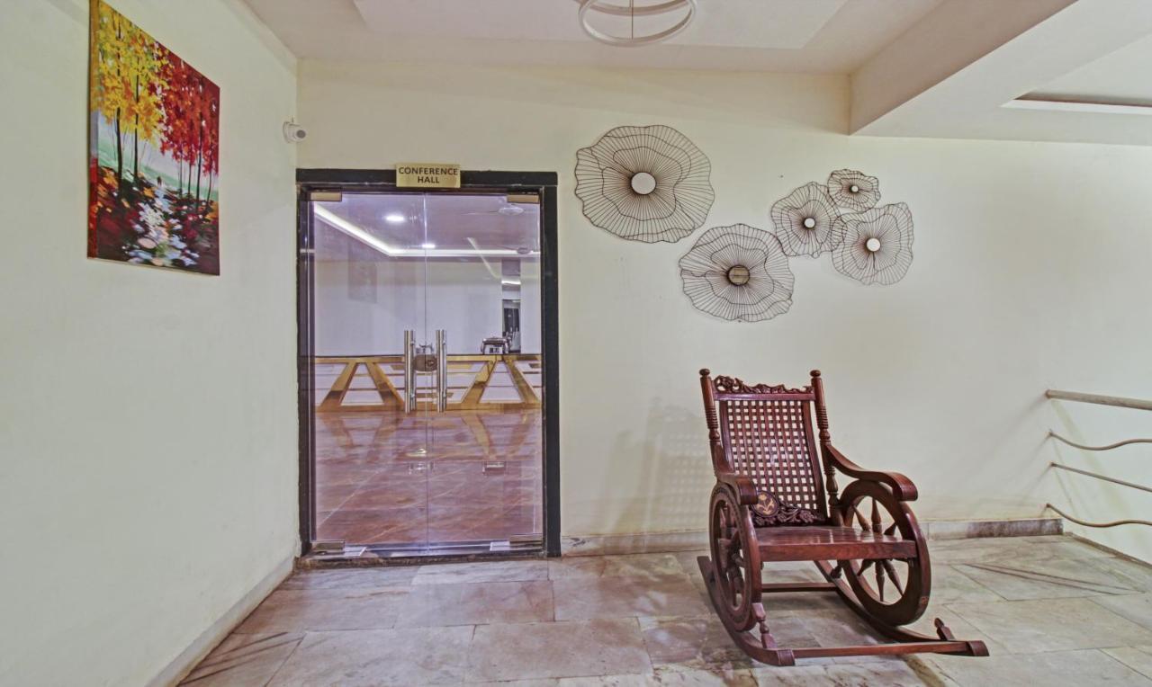 Hotel Treebo The Boss Rāipur Exterior foto